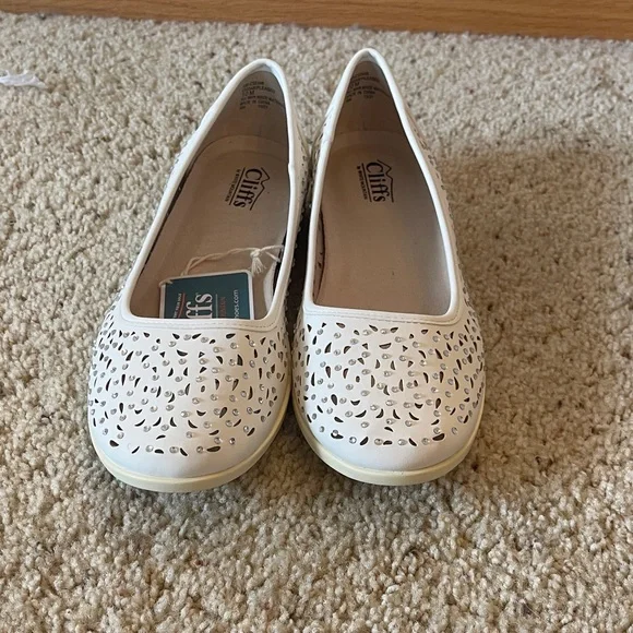 Cliffs Women's Cream Laser-Cut Ballet Flats Size 10 - Picture 5 of 5